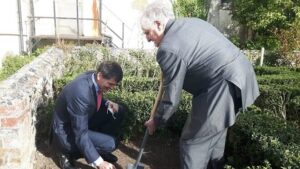The Lord-Lieutenant plants the first tree assisted by Robin Haddon, Chairman of Margate Museums Trust.(C) Margate Museums Trust.
